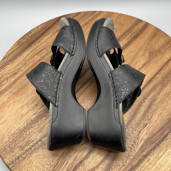 Dansko Shoes Womens 8.5 / 39 Black Embossed Wedge Sandals Comfort Slip On Buckle - Picture 6 of 8